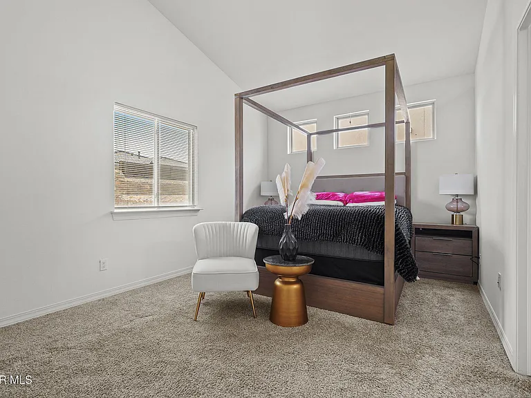 13760 Blackburn Ave — Photo 17