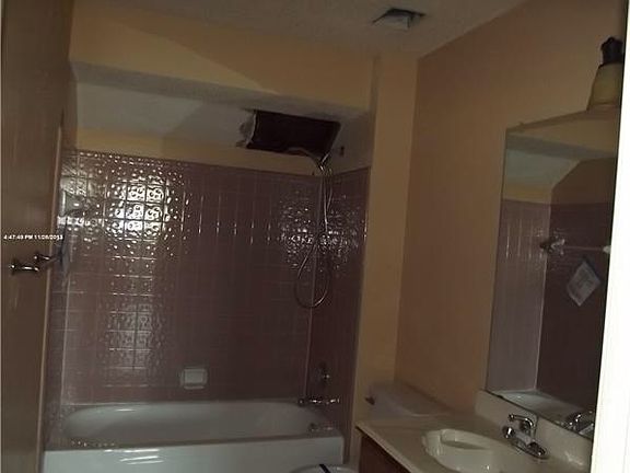 5th image of 1221 Hyde Park Dr