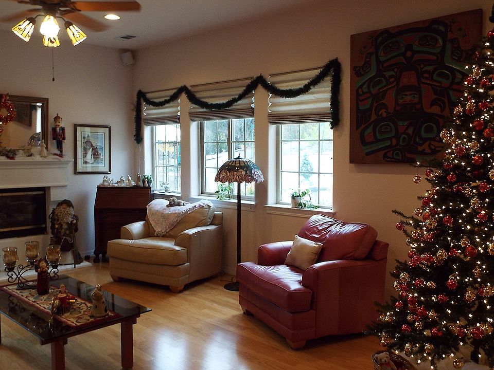 1st image of 525 Clinton Ct