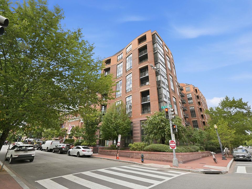 1st image of 1001 L St NW APT 211