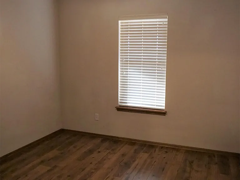 9601 Crooked Creek Ln — Photo 11