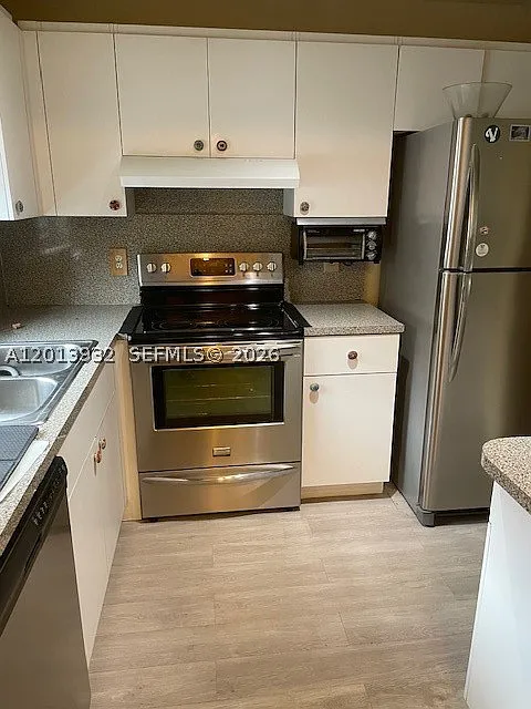 2 bed, 1.5 bath, 1000 sqft, $2,150 — Photo 2