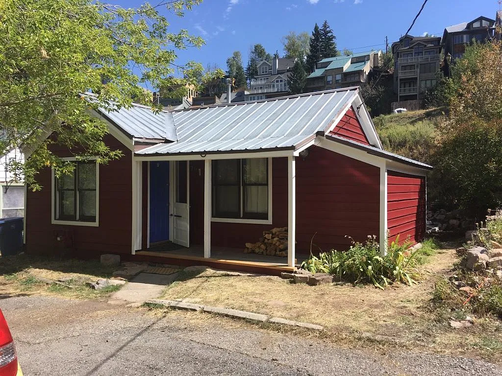 270 Grant Ave — Photo 4