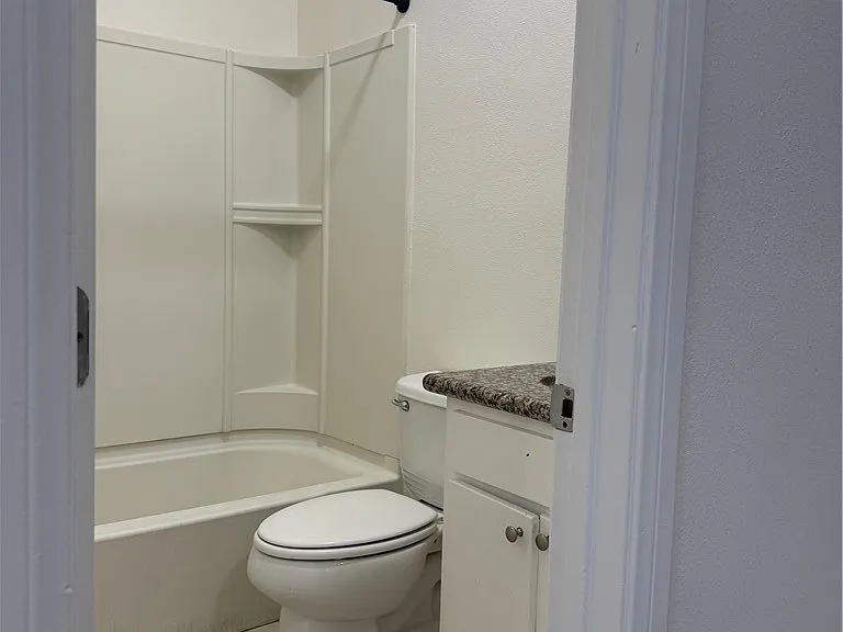 2284 Long Beach Blvd — Photo 3