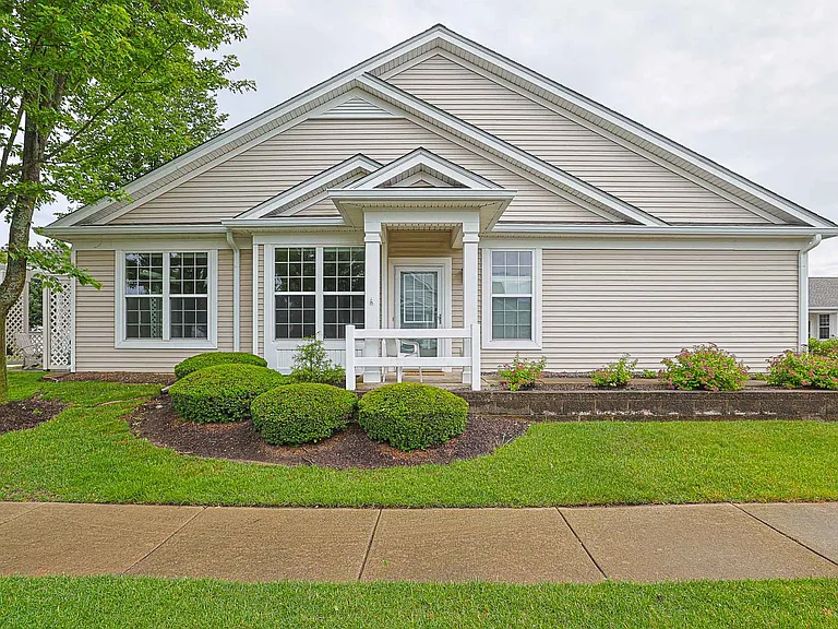 14021 Beaver Dam Ln #14021 — Photo 1