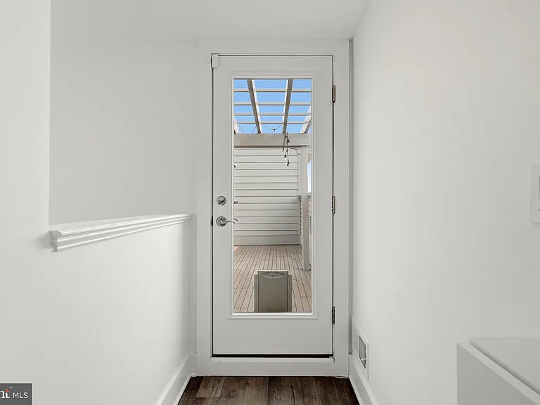 44824 Tiverton Sq — Photo 38