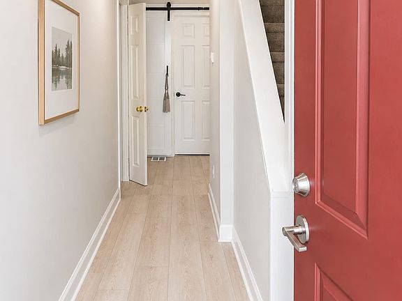 3rd image of 212 Court St