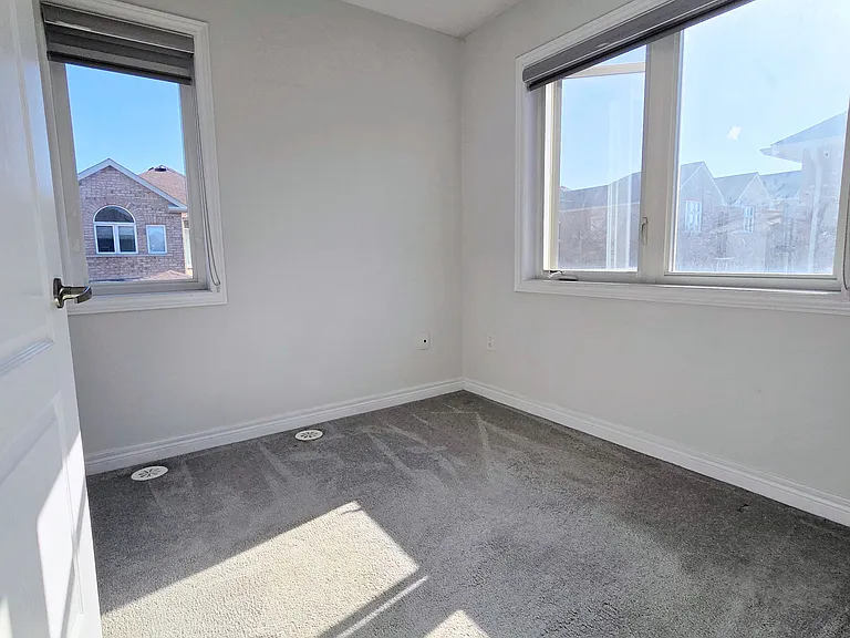 9 Waterleaf Rd #COACH HOUSE — Photo 6