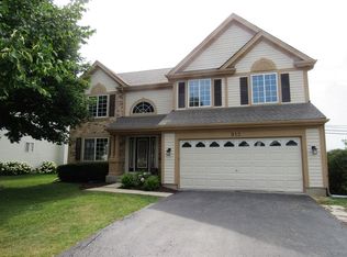 912 Tylerton Cir, Grayslake, IL 60030