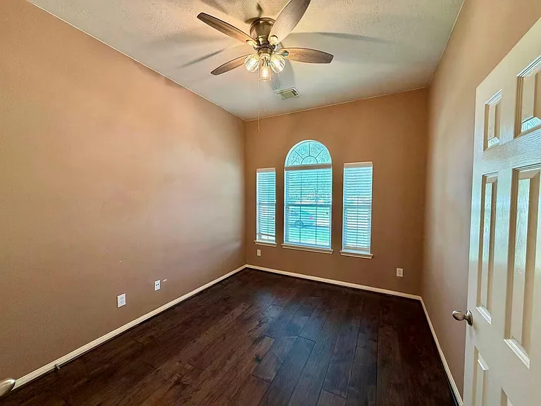 7018 Paradise Park Bnd — Photo 20