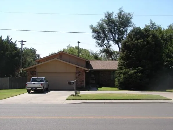 704 W 15th St, Liberal, KS 67901