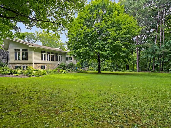 2nd image of 812 Tanner Dr