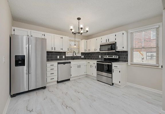 4th image of 2506 Oakwood Ave #A