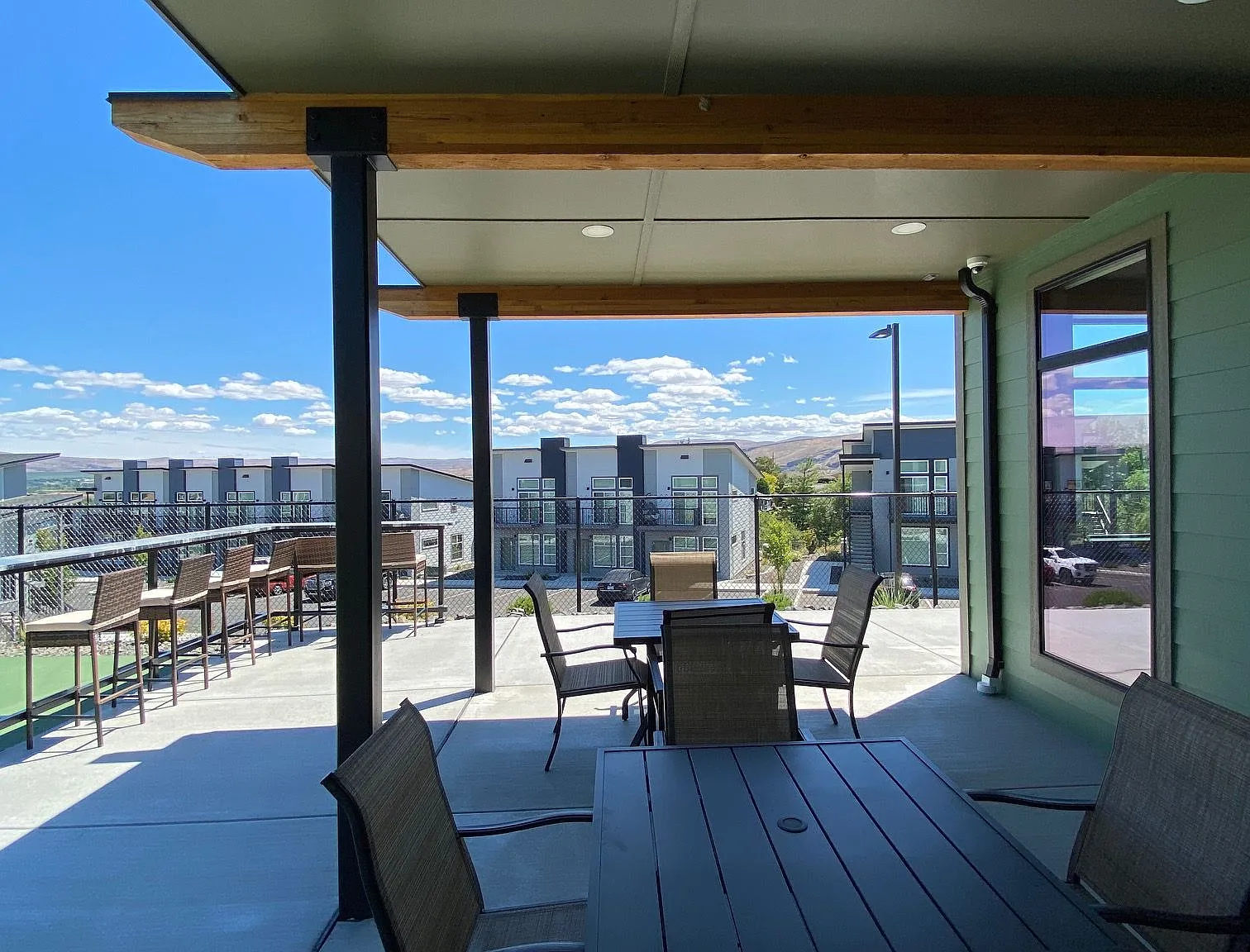 2 bed, 2.5 bath, 1279 sqft, $1,950 — Photo 4