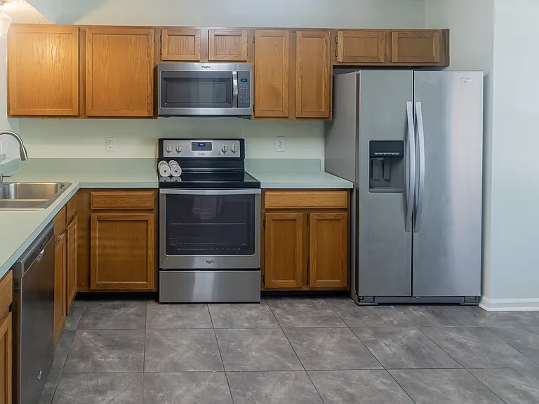 1714 Ashmore Green Dr — Photo 2