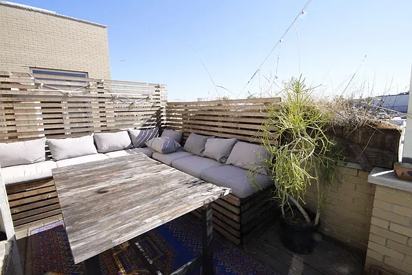 Rented by Nooklyn NYC LLC | media 31