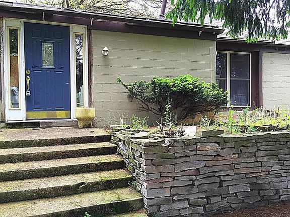 2nd image of 2198 Barrymore Ave