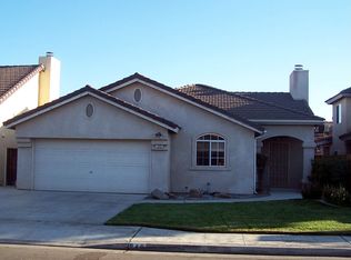 946 Robinson Ave, Clovis, CA 93612
