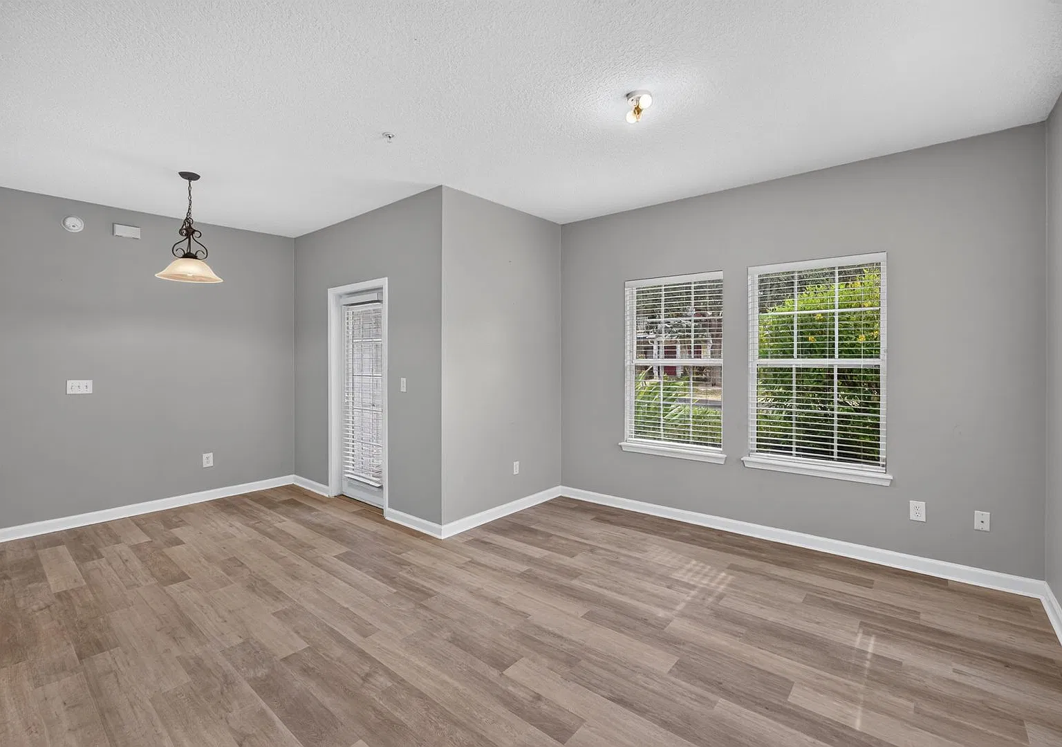 End Unit Townhome — Photo 3