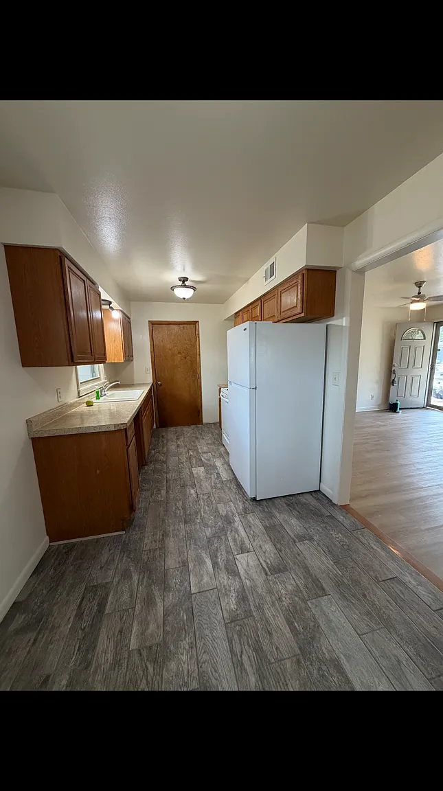 3 bed, 864 sqft, $1,250 — Photo 4