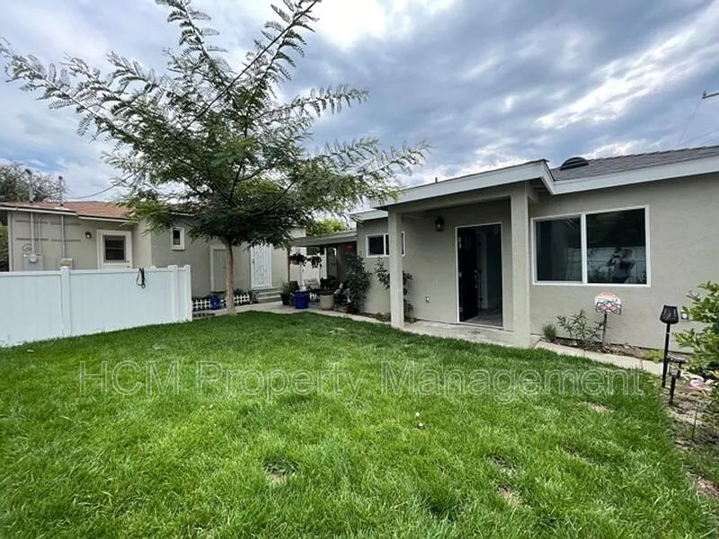 1 bed, 1.0 bath, 400 sqft, $1,995 — Photo 2