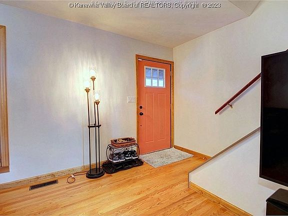 2nd image of 712 Oak St