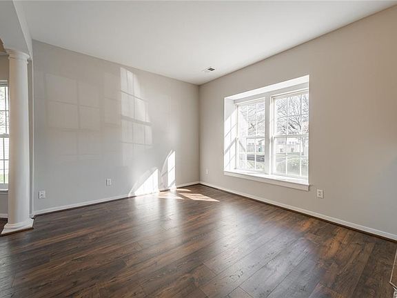 3rd image of 2969 Queensland Dr