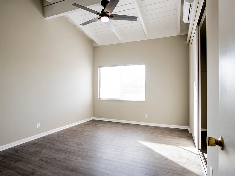 450 Live Oak — Photo 7