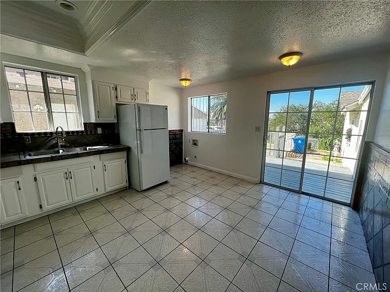 609 Camulos St — Photo 8