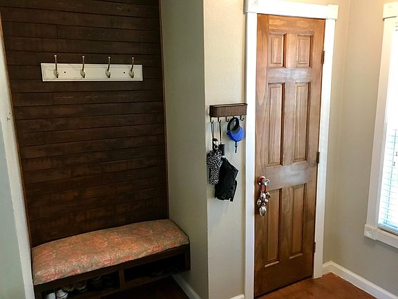 Entryway/Shiplap Mud Room