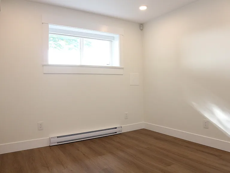 688 Cassiar St — Photo 11