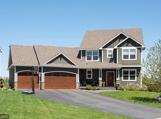 3213 Symphony Ct, Chaska, MN 55318