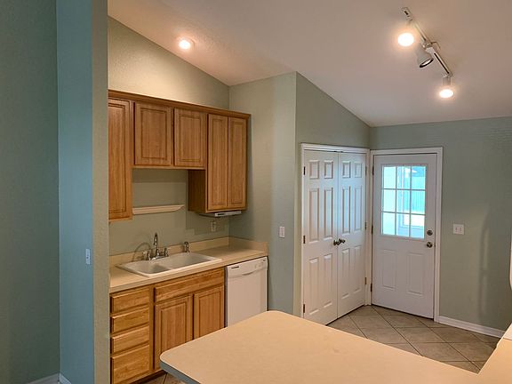 4th image of 32 Rosecroft Ln #A/b