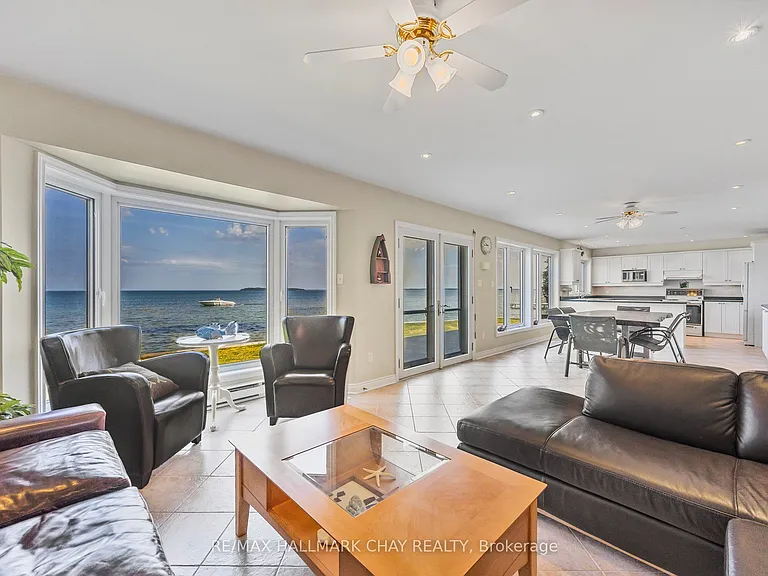 2653 Leonard St — Photo 13