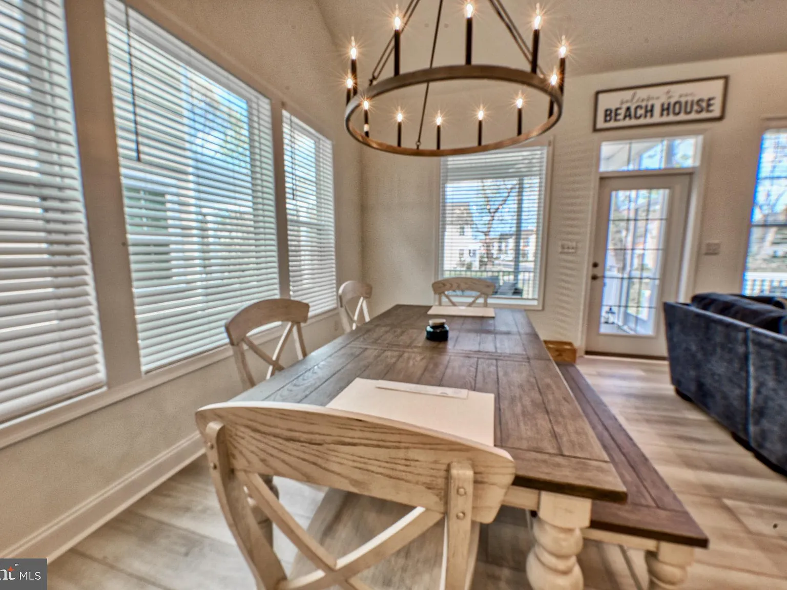 4 bed, 5.0 bath, 4038 sqft, $2,995 — Photo 4