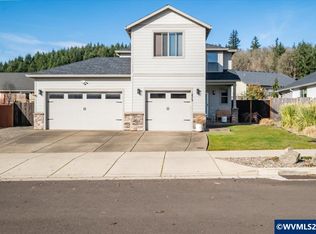 1473 Meadow Ave, Silverton, OR 97381