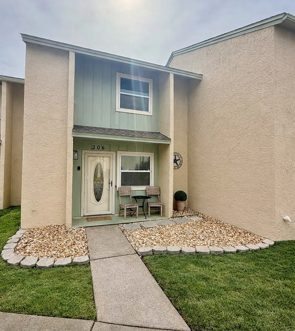 2 bed, 2.5 bath, 1063 sqft, $2,400 — Photo 3