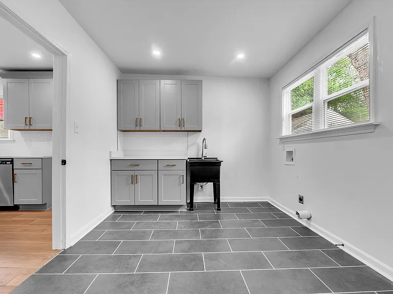 382 Josephine St — Photo 10