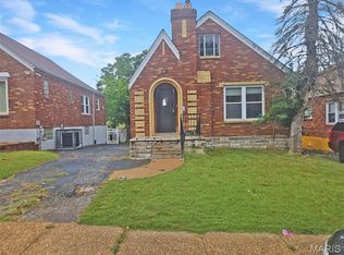 8729 Acacia Dr, Saint Louis, MO 63136