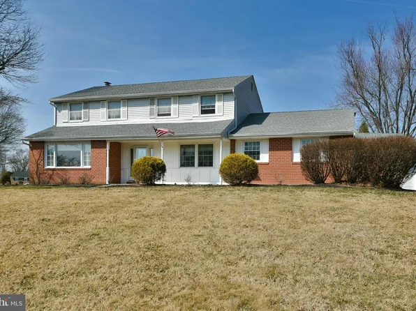 119 Watergate Dr, Langhorne, PA 19053