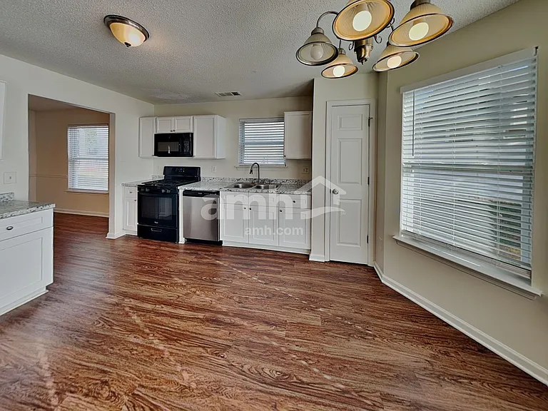 3013 Summer Breeze Dr — Photo 3