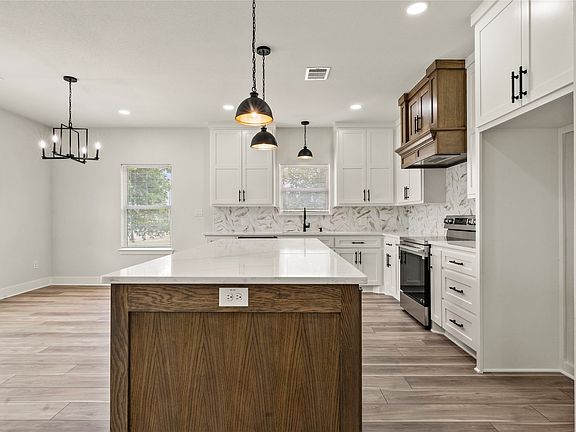 5th image of 214 Rogers St