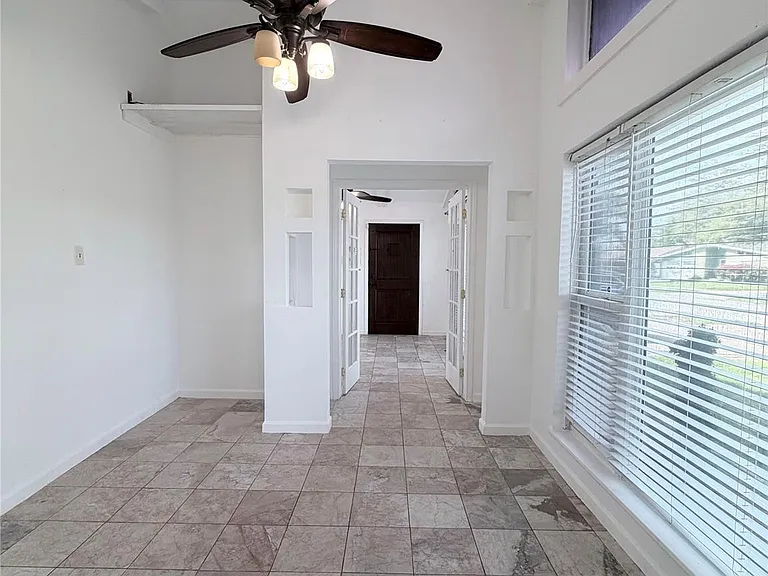 618 Sulphur St — Photo 5