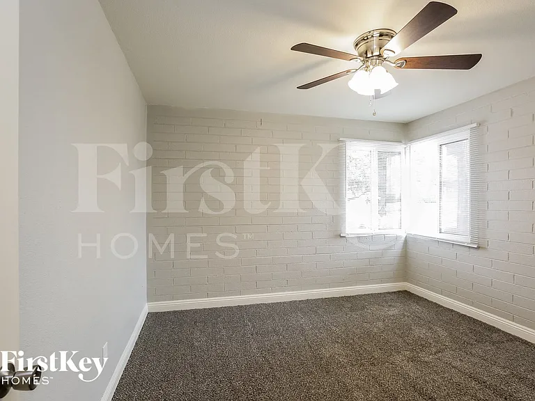 5361 N 61st Dr — Photo 9