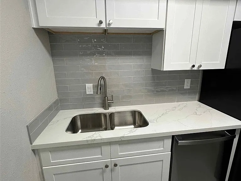 10328 Sommerville Ave — Photo 6