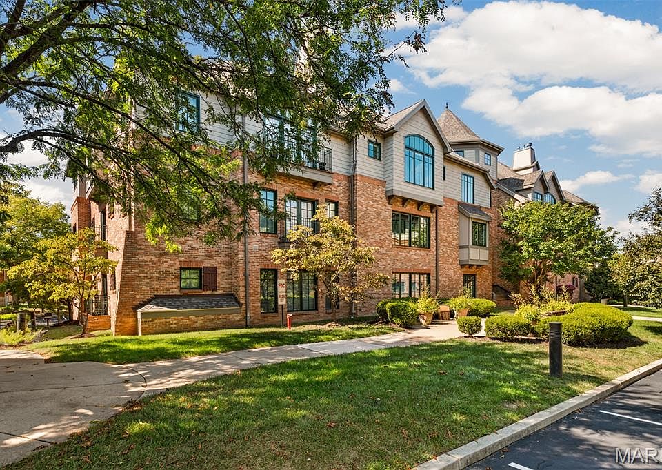 1st image of 127 E Clinton Pl APT 3B