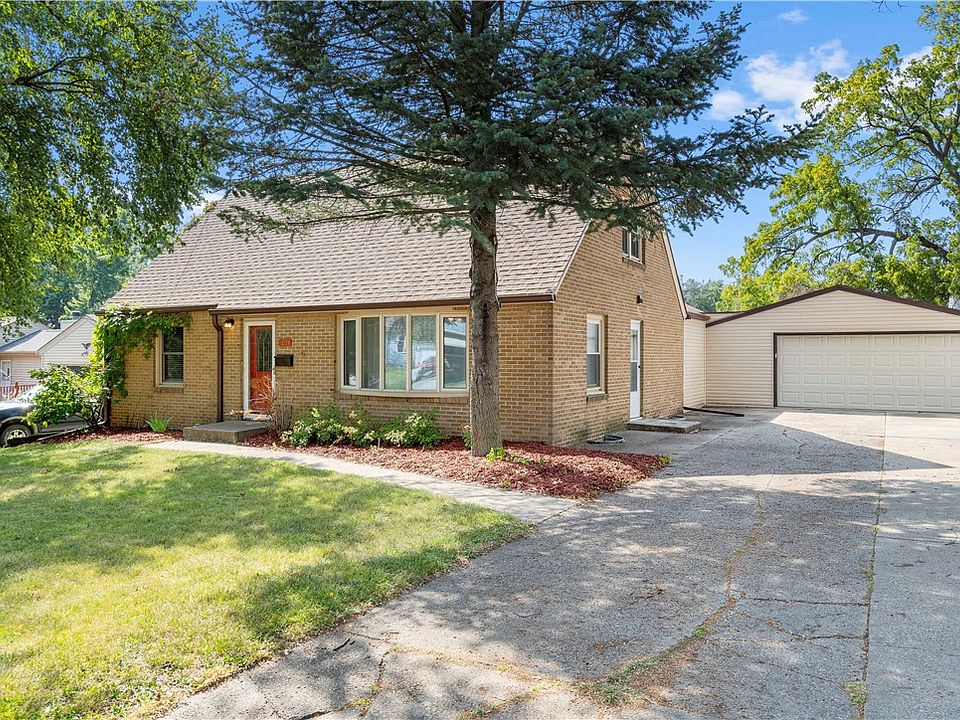 1034 66th St, Windsor Heights, IA 50324 | Zillow