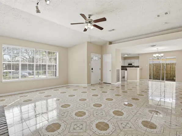 7410 Campeachy Ln, Houston, TX 77083