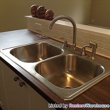 3rd image of 130 Robinhood Dr