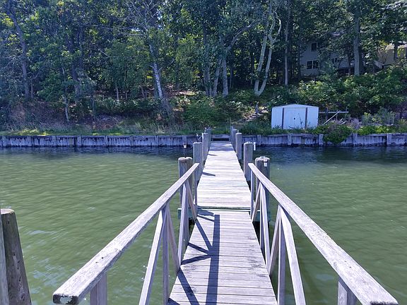 5th image of 615 South Dr